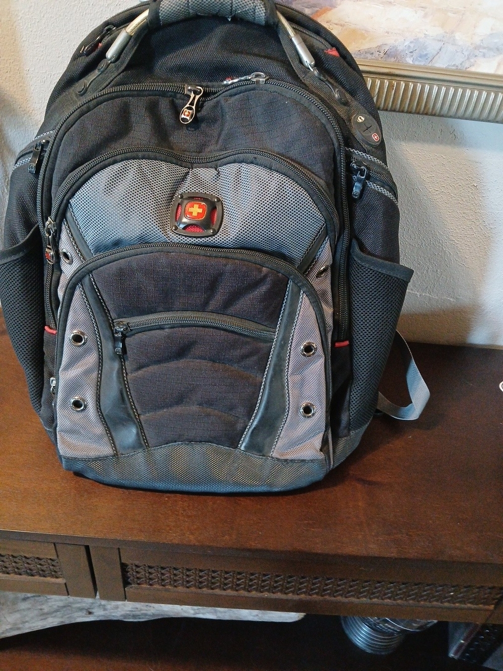 Swiss-Gear Black & Gray Men's Laptop Backpack
